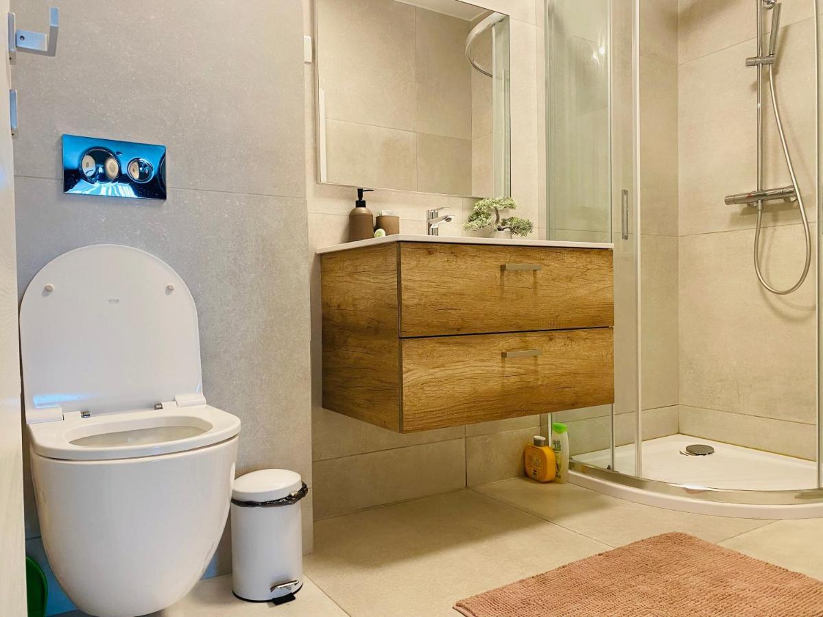 Evadari Urbane, 2 En-suite Studios, Cazino, *