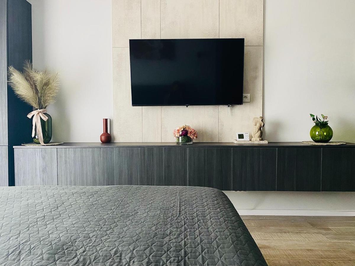 Evadari Urbane, 2 En-suite Studios, Cazino,
