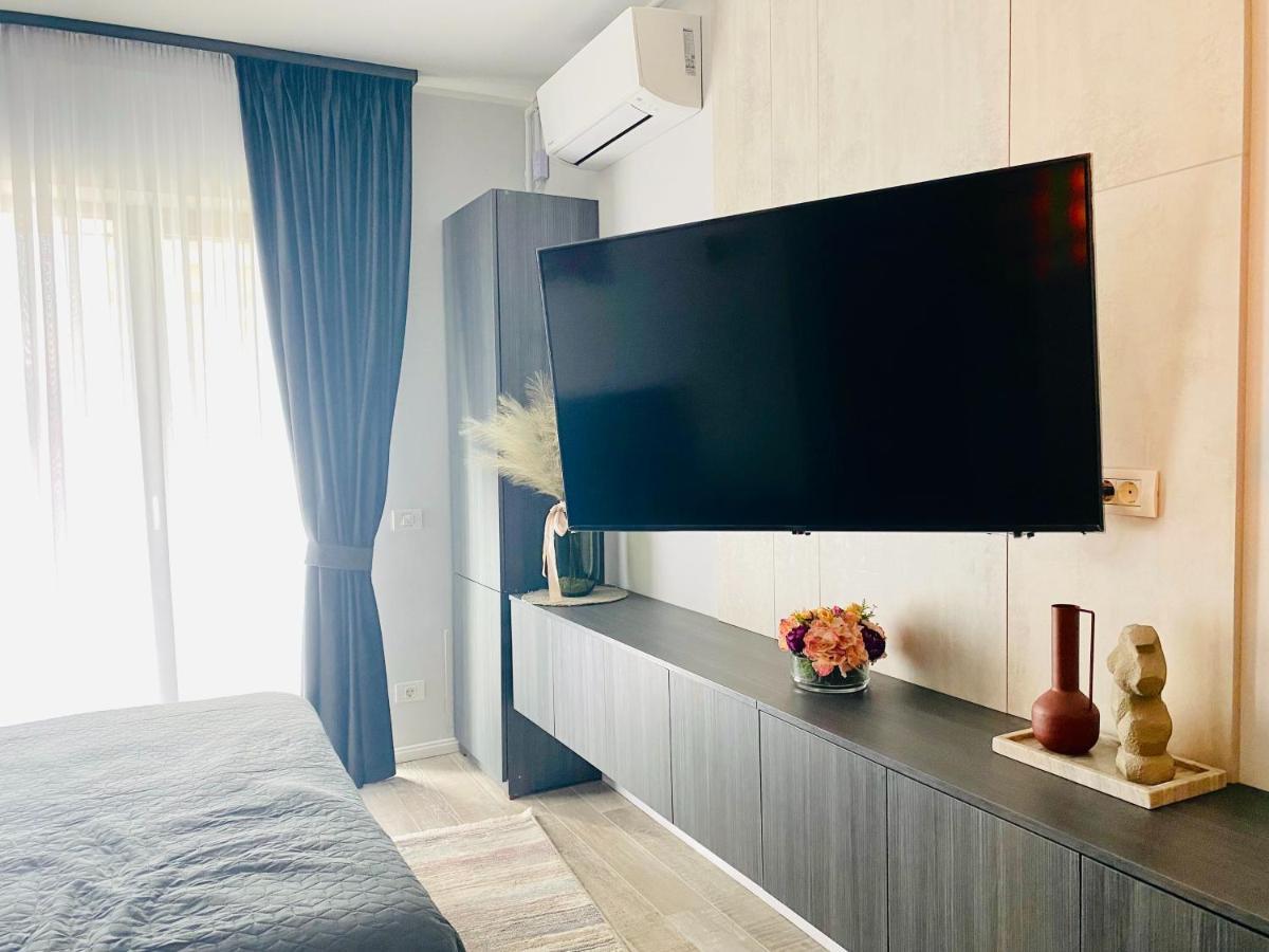 Evadari Urbane, 2 En-suite Studios, Cazino, * Mamaia