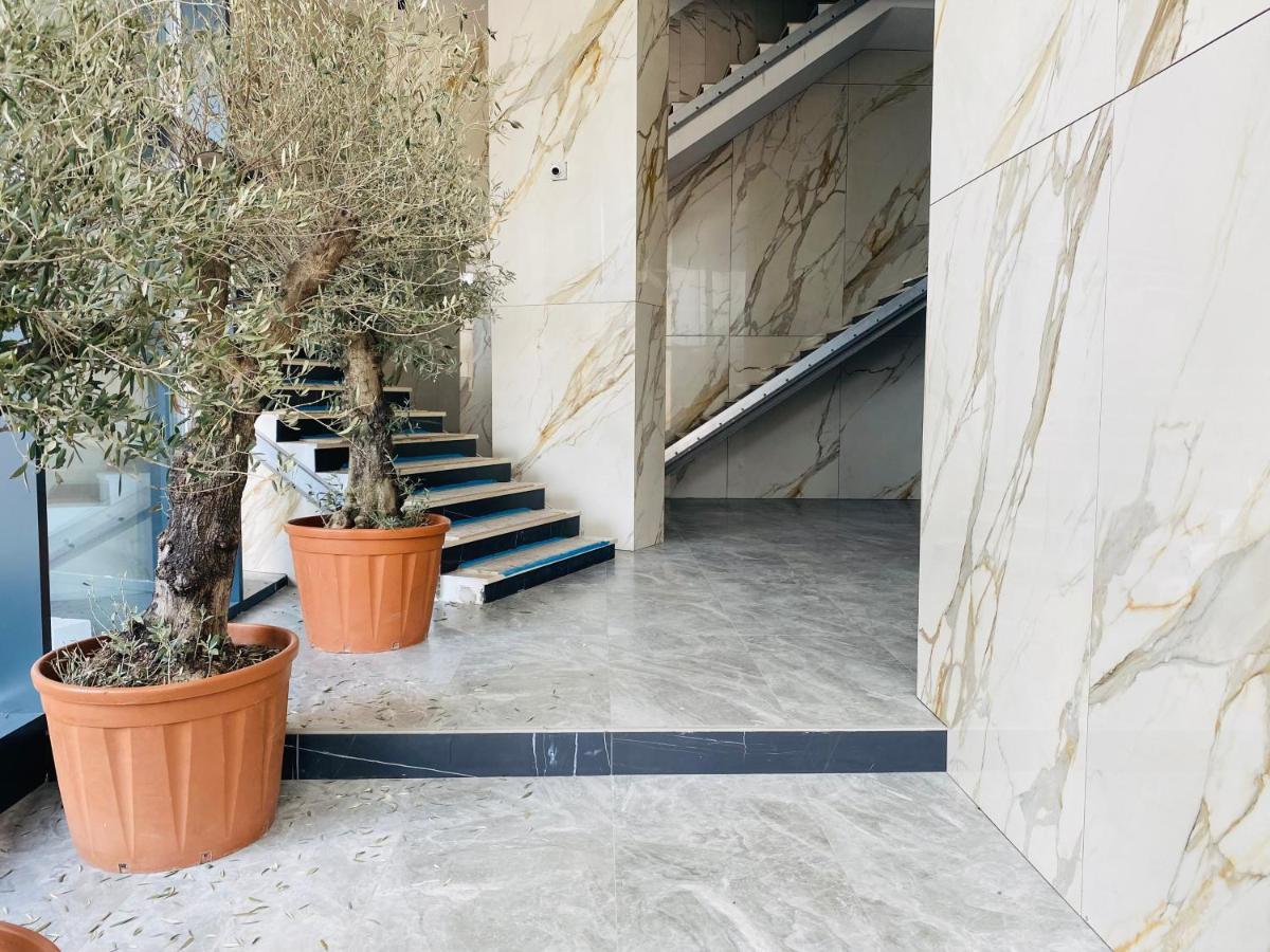 Evadari Urbane, 2 En-suite Studios, Cazino, * Mamaia