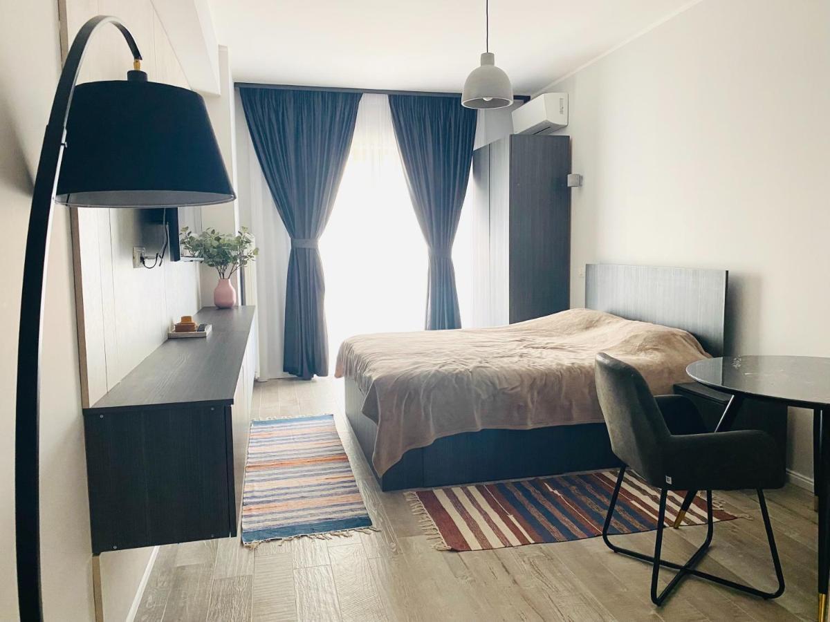 Evadari Urbane, 2 En-suite Studios, Cazino,
